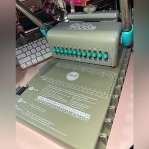 The Cinch Round Hole Book Binding Tool